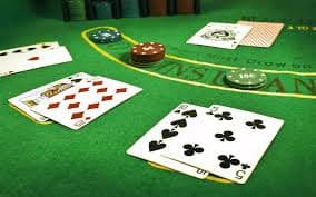 Filter Jadwal Langsung maxpoker88 menampilkan opsi untuk memilih permainan, batas taruhan, bahasa, dan jenis dealer
